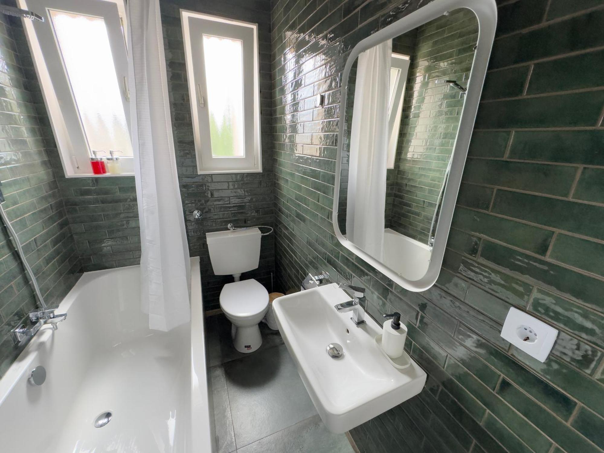 Big With Parking, 30 Min To Duesseldorf Apartment